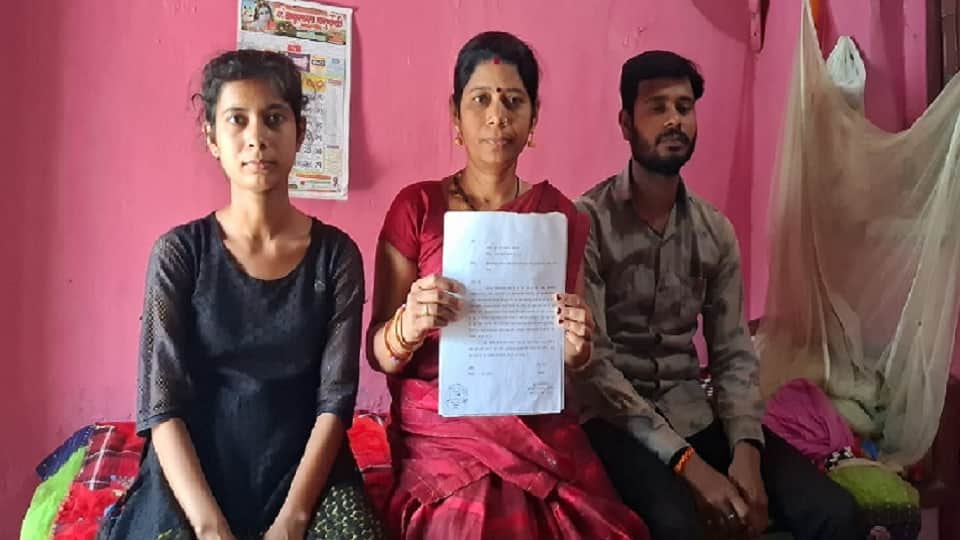 पीड़ित किसान का परिवार