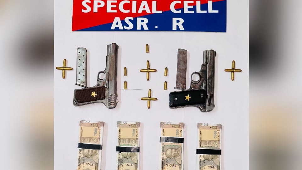 Amritsar Rural Police has arrested six accused with fake currency worth Rs 2 lakh and illegal weapons.
