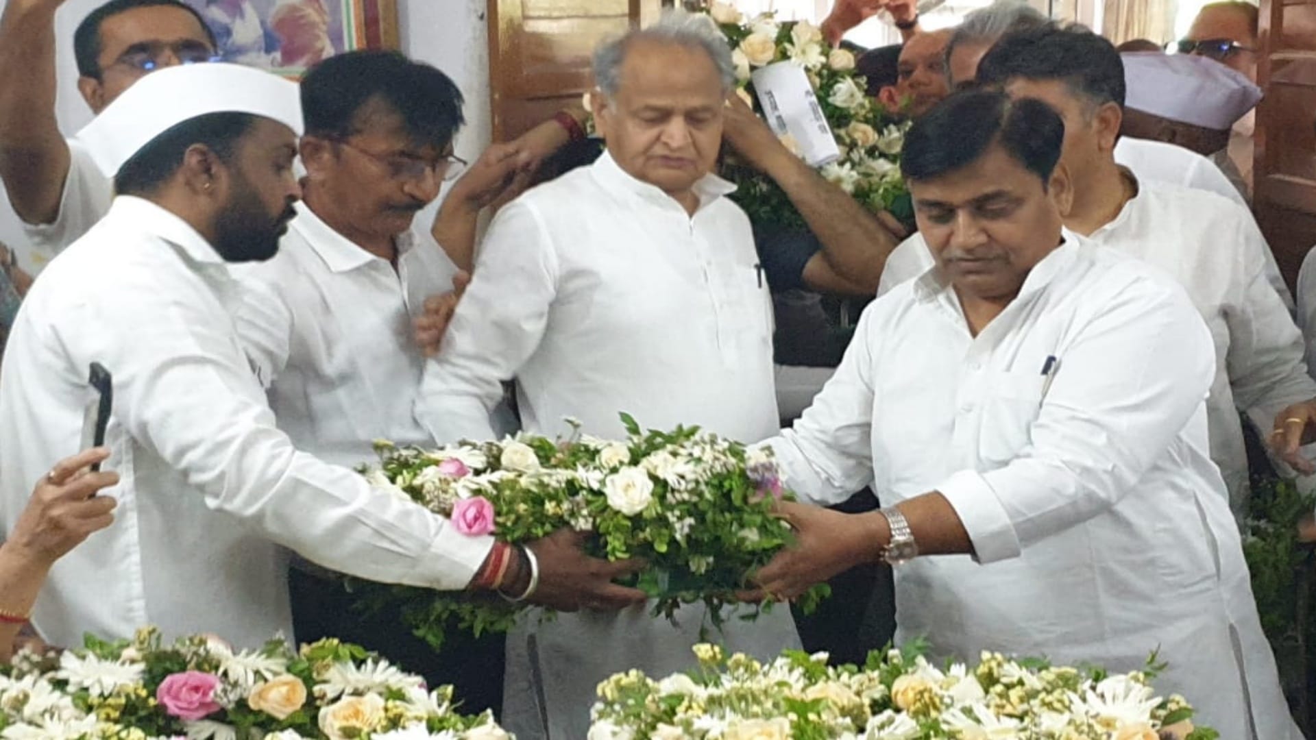 Udaipur News: Congress veterans arrived to pay their last respect to Girija Vyas, funeral will be held at 4 pm