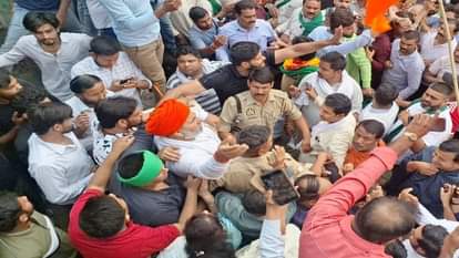 Rakesh Tikait case: Bhakiyu marches to Muzaffarnagar, district president says will selectively kill fake Hindu