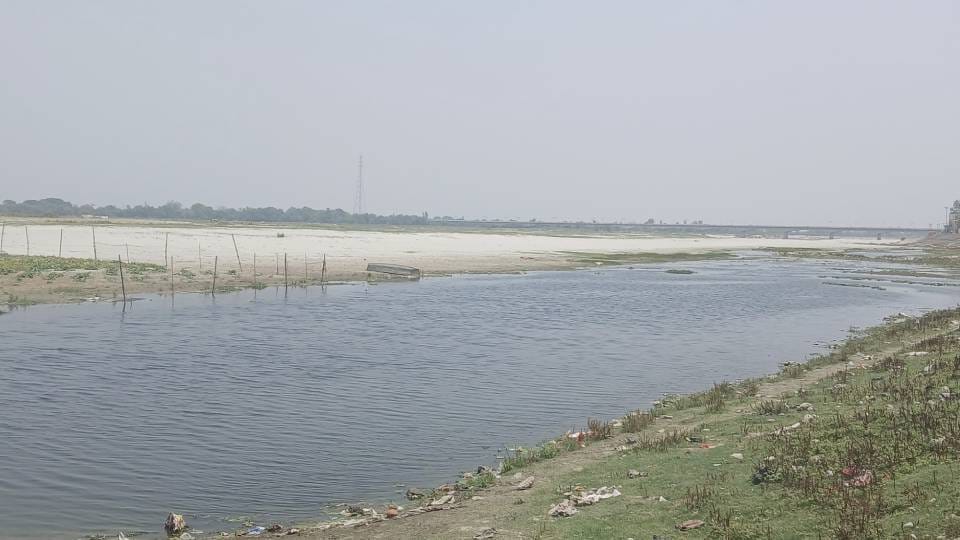 Saryu river water turning black pollution in river is increasing rapidly due to reduced flow
