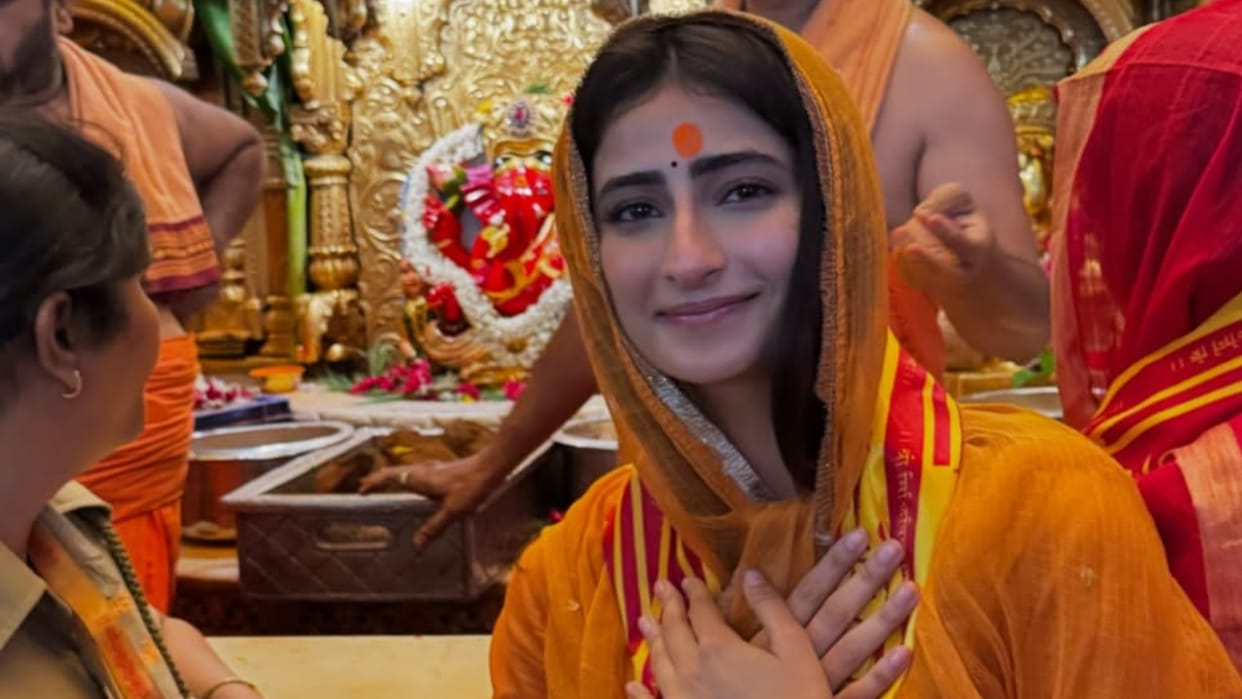 After release of The bhootnii palak tiwari visit siddhivinayak temple mumbai shares photos on social media