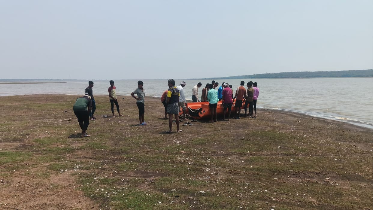 A boat sank in Tandula reservoir due to storm in Balod