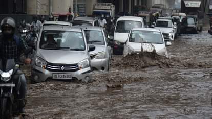 दिल्ली में बारिश के बाद जलभराव