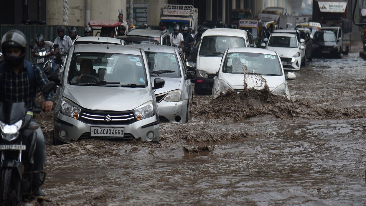 Weather became pleasant due to rain in Delhi-NCR