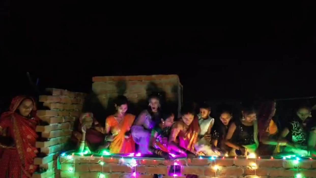 Viral Video balcony collapsed while watching a wedding procession in amethi uttar pradesh up news in hindi