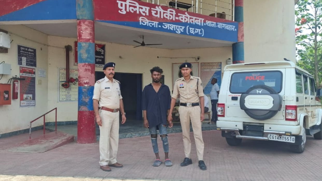 youth attacked a newly married woman with a knife In Jashpur