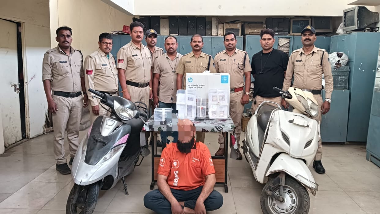 A miscreant was caught with fake notes during vehicle checking in Bhopal