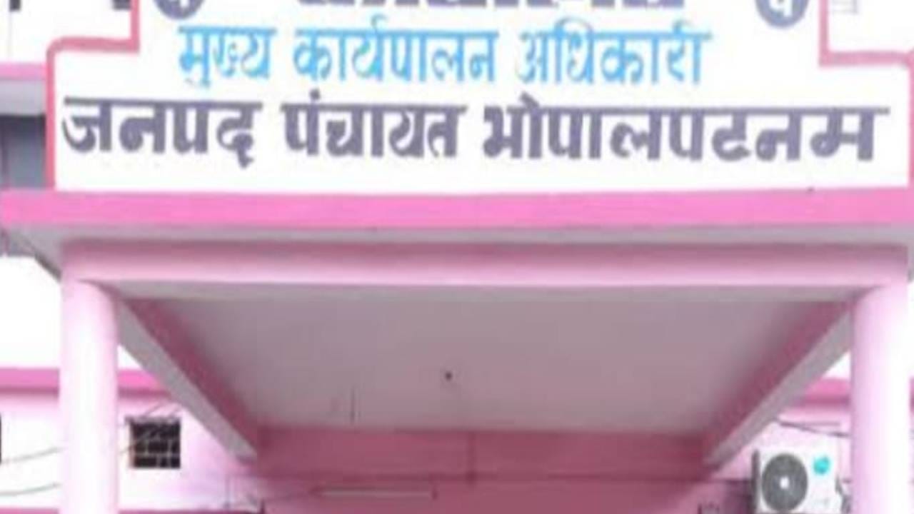 आदेश के बावजूद नहीं सौंपा गया सीईओ का प्रभार