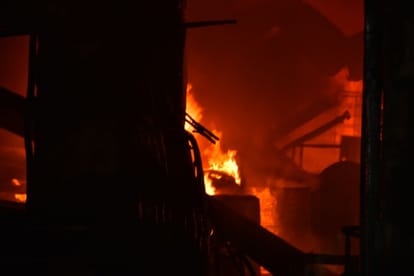 Lucknow: Massive fire breaks out in a juice factory, owner and worker burnt to death; 14 fire engines brought