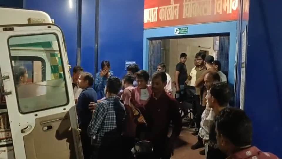 More than 10 people were injured after being hit by a vehicle in Bhatapara-Baloda Bazar