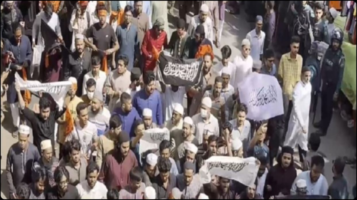 Bangladeshi Islamist group rally in show of strength on women rights, News in Hindi