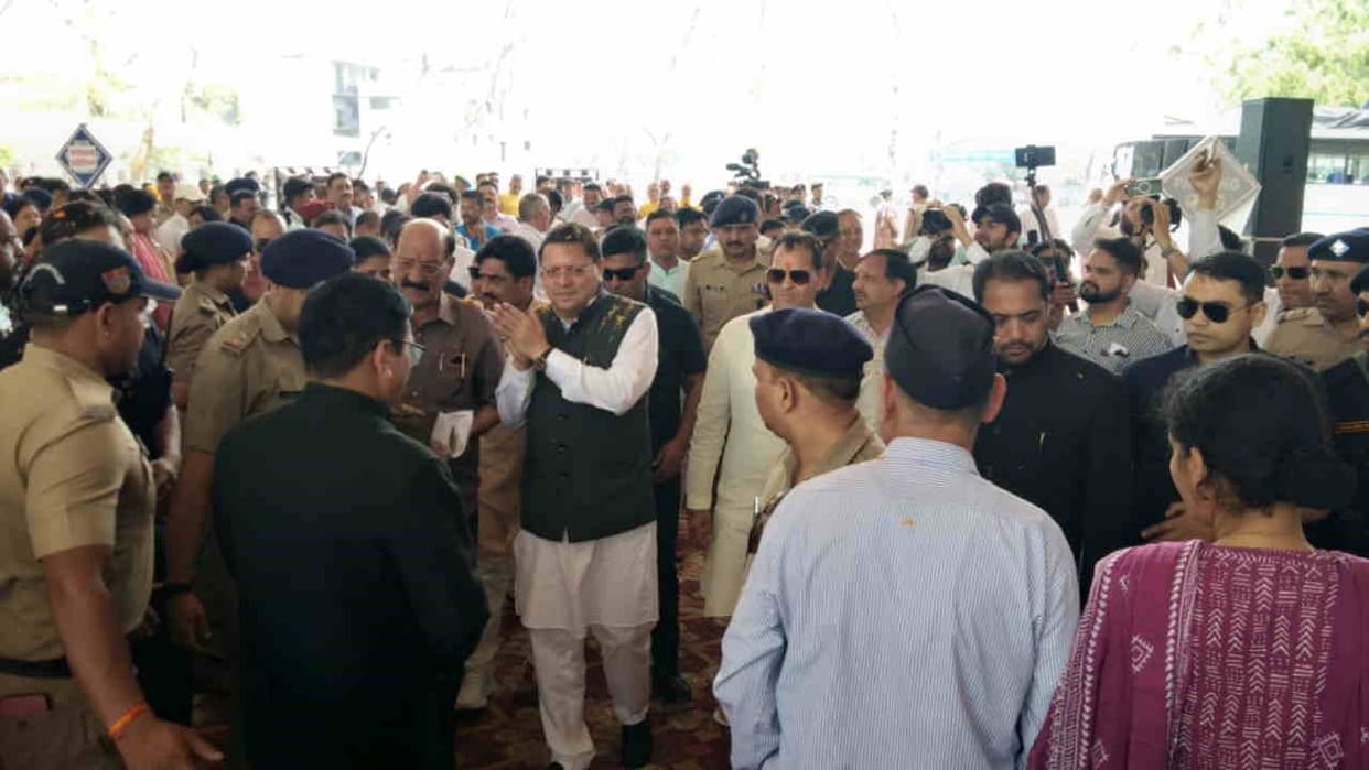CM Dhami flagged off buses going to Chardham pilgrims will taste Garhbhojan Uttarakhand News in hindi