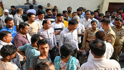 UP: 24 hours before appearing for NEET student committed suicide by hanging herself
