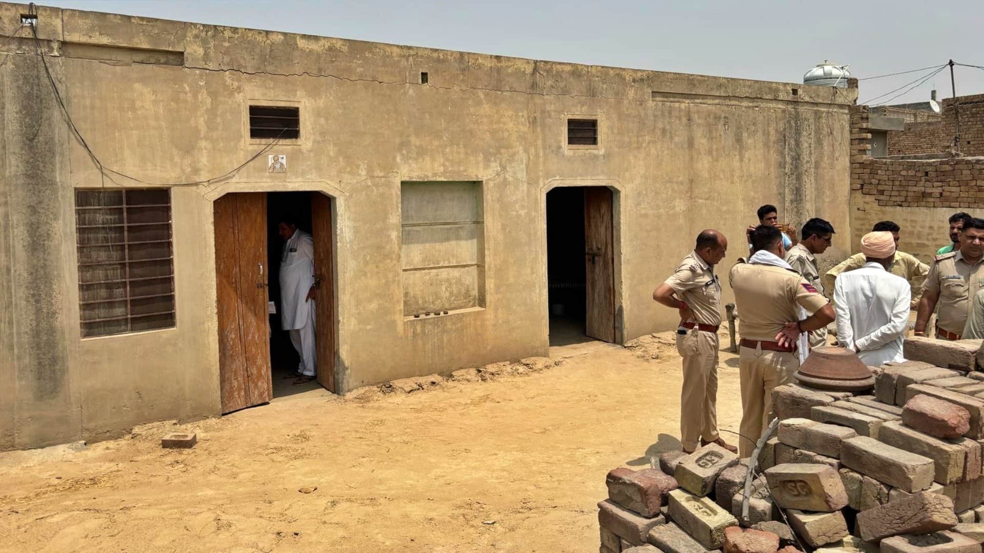 Hanumangarh: Tragic end of live-in couple pregnant girlfriend body found naked boyfriend hanging from noose