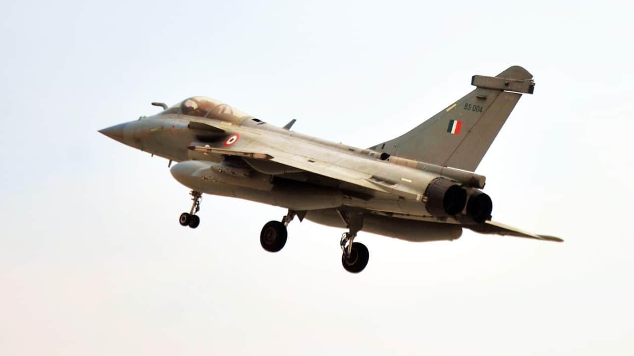 air strip of Ganga Expressway will prove to be very important for Indian air force