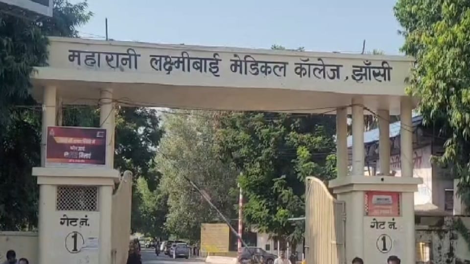 Jhansi: Ambulance driver's blood-stained body found at medical college gate