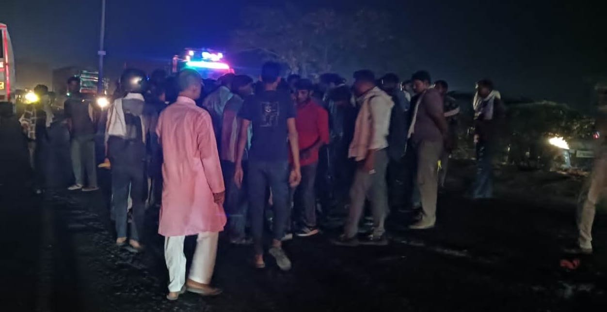 Kanpur Dehat Accident All three youths who lost their lives were friends family members crying in hospital