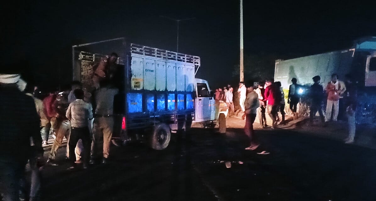 Kanpur Dehat Accident All three youths who lost their lives were friends family members crying in hospital