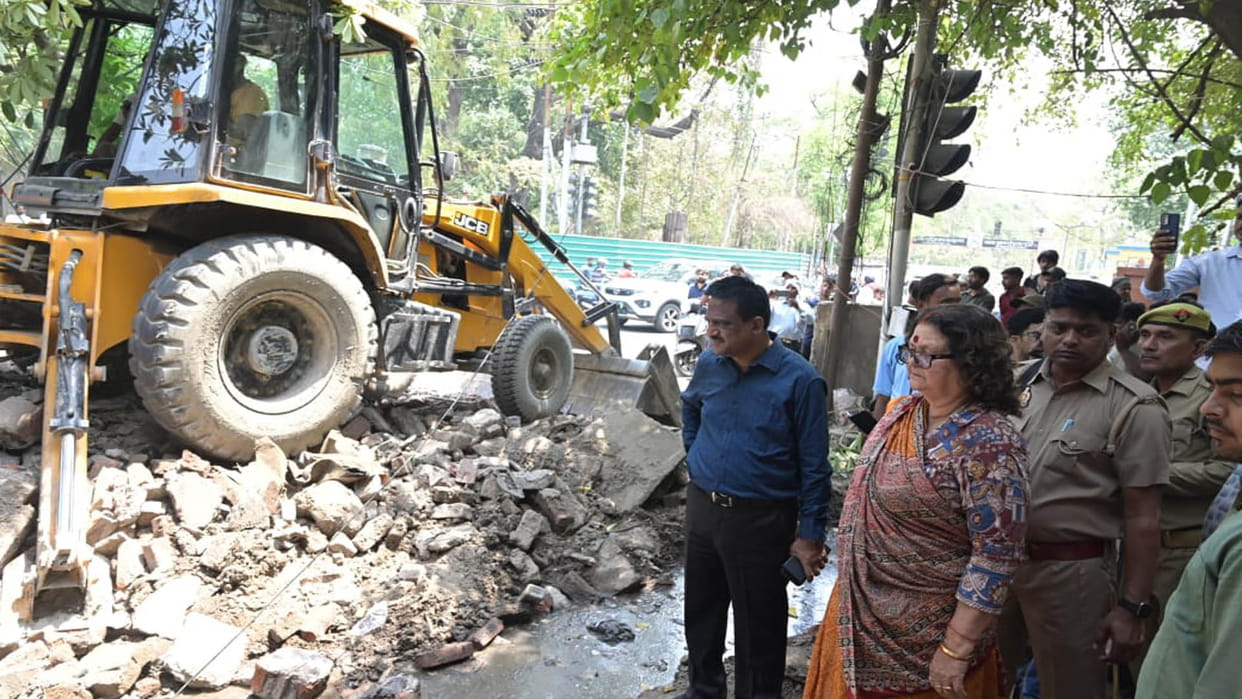 Kanpur: Bulldozers ran from Victoria Mill to Machhli Haata