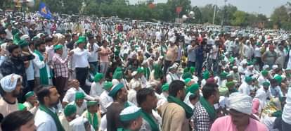 पंचायत में शामिल भाकियू कार्यकर्ता