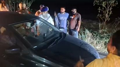 Dead Body Found In A Car Near The Crematorium In Begowal - Amar Ujala Hindi News Live - Kapurthala:बेगोवाल में श्मशानघाट के पास कार में मिला शव, पोस्टमार्टम से पता चलेगा माैत