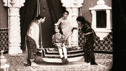 Dadasaheb Phalke face challenges to make First Indian Film Raja Harishchandra