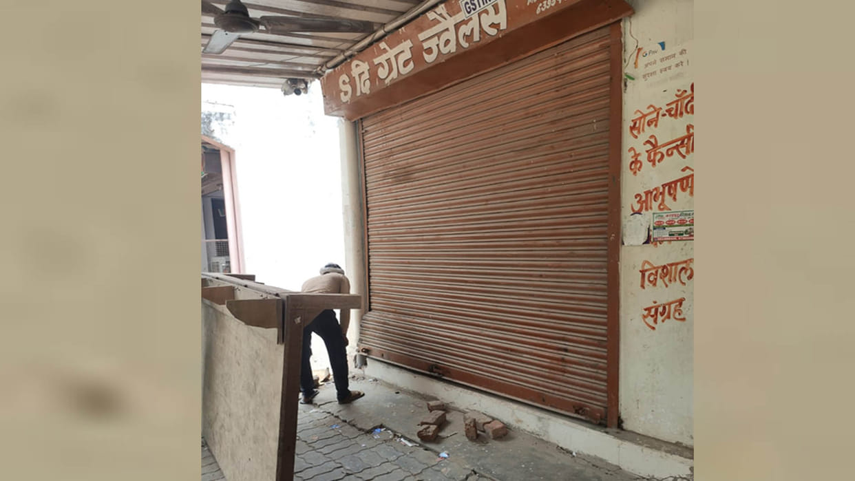 Kanpur: 2.5 lakh stolen from a jeweler a few steps away from the police post