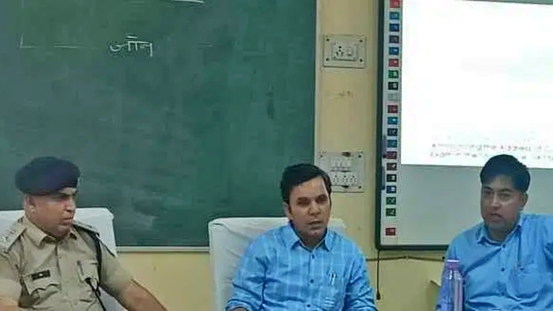 परीक्षा की तैयारियों को लेकर अधिकारियों के साथ की गई बैठक
