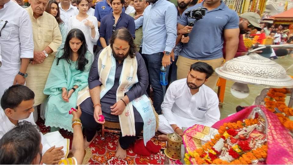 Anant Ambani reached Haridwar Har ki Pauri with wife Radhika Merchant perform Ganga puja