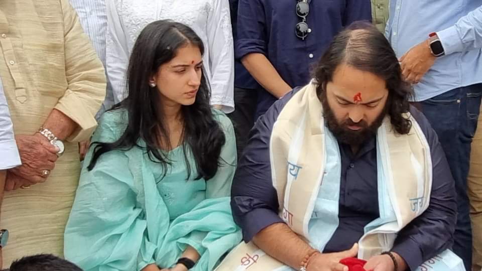 Anant Ambani reached Haridwar Har ki Pauri with wife Radhika Merchant perform Ganga puja