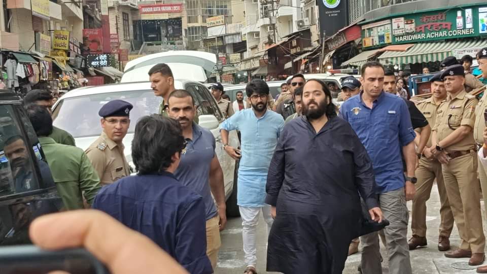 Anant Ambani reached Haridwar Har ki Pauri with wife Radhika Merchant perform Ganga puja