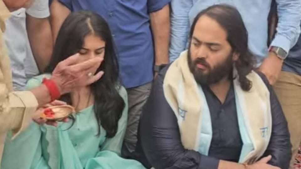 Anant Ambani reached Haridwar Har ki Pauri with wife Radhika Merchant perform Ganga puja