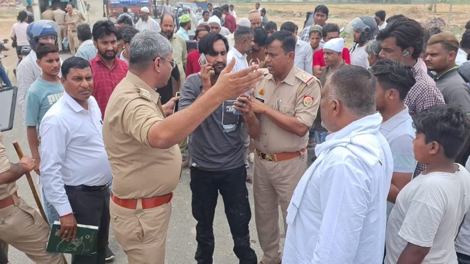 Moradabad: Family going to a relative's wedding, dumper hits bike, wife and son dead