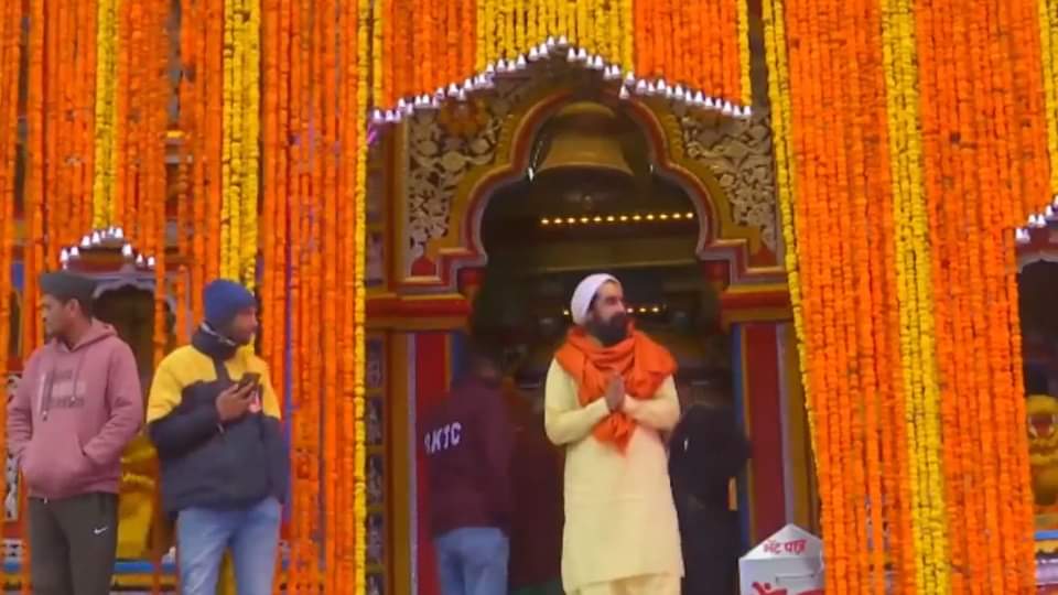 Badrinath Dham temple Doors opened Today flower shower from helicopter CM Dhami Update Photos