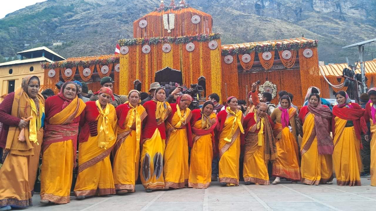 Badrinath Dham temple Doors opened Today flower shower from helicopter CM Dhami Update Photos