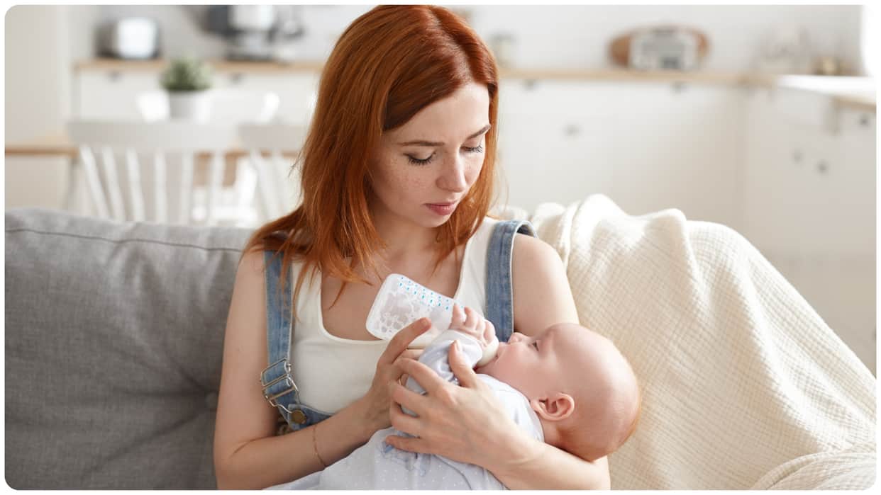 Bottle-Feeding Affect Baby Bond With Mom know Breastfeeding or Bottle-Feeding which one is good