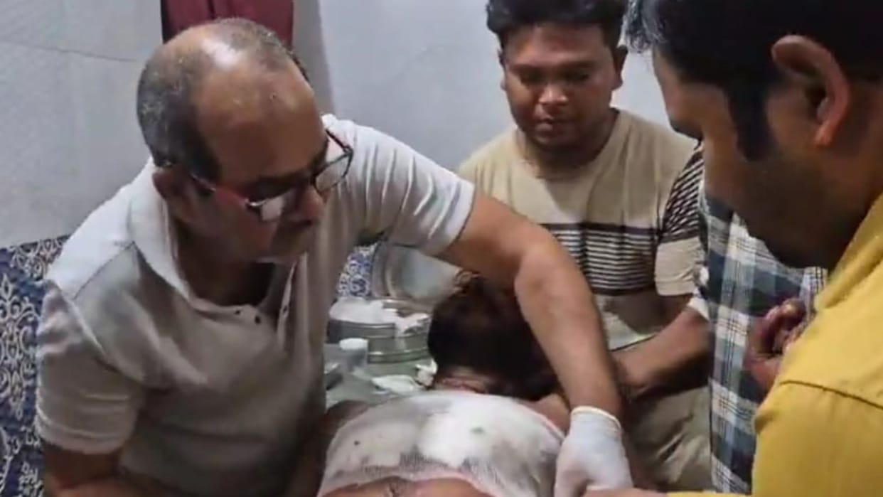 Neighbor injured young man by attacking him with knife when he refused to abuse in ballia