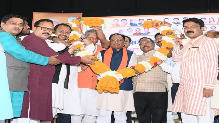 CG: सीएम साय छत्तीसगढ़ रजककार विकास बोर्ड के नवनियुक्त अध्यक्ष के पदभार ग्रहण समारोह में हुए शामिल,कही खास बात