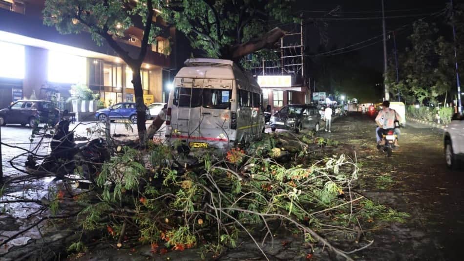 Indore Weather News: Sudden Rain, Hailstorm and Power Outage Cause Chaos Across the City