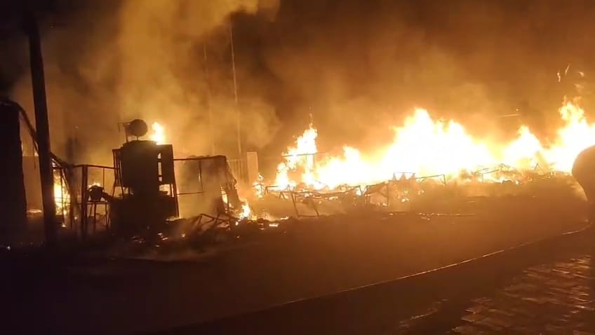 Kanpur Fire Massive fire broke out in Forty Shop Market accident happened due to short circuit seven shop burn