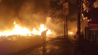 Kanpur Fire Massive fire broke out in Forty Shop Market accident happened due to short circuit seven shop burn