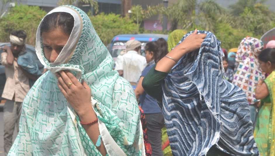 Kanpur Weather Winds brought down mercury humidity increased the trouble clouds will come with thunder