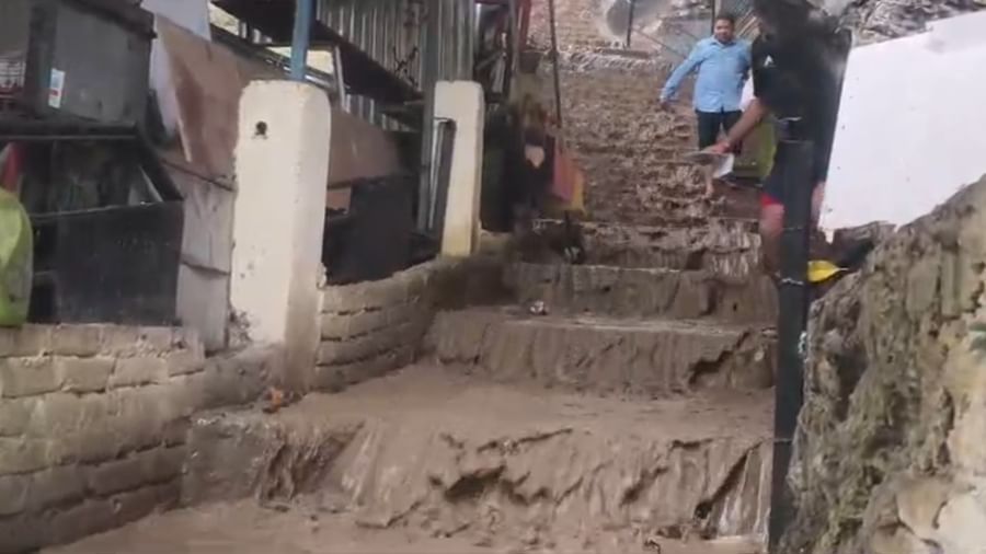 Mussoorie News After heavy rain Kempty Falls took terrible form  water entered inside shops Photos