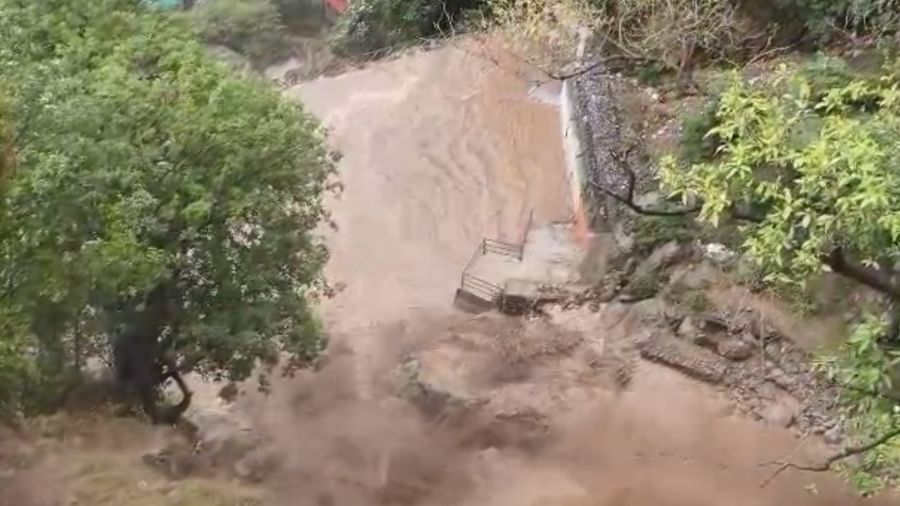 Mussoorie News After heavy rain Kempty Falls took terrible form  water entered inside shops Photos