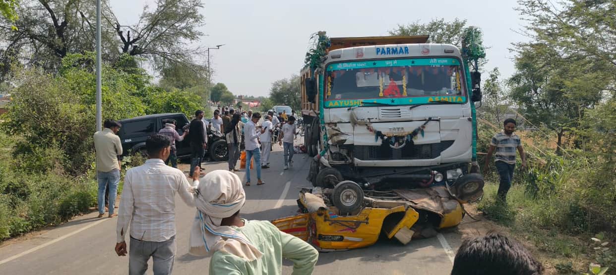 Four people including three brothers died in Mathura road accident