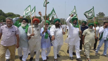Rakesh Tikait episode: Khaps of UP and Haryana wore turbans, SP and RLD stalwarts seen on one stage