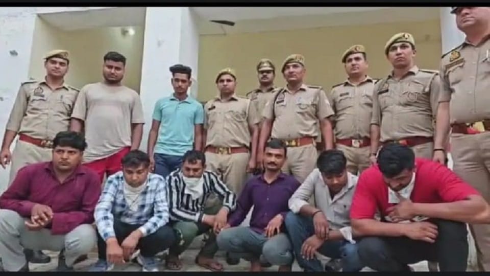 Meerut: Electrician and plumber had conspired to rob the house of Joint Development Commissioner, eight arrest