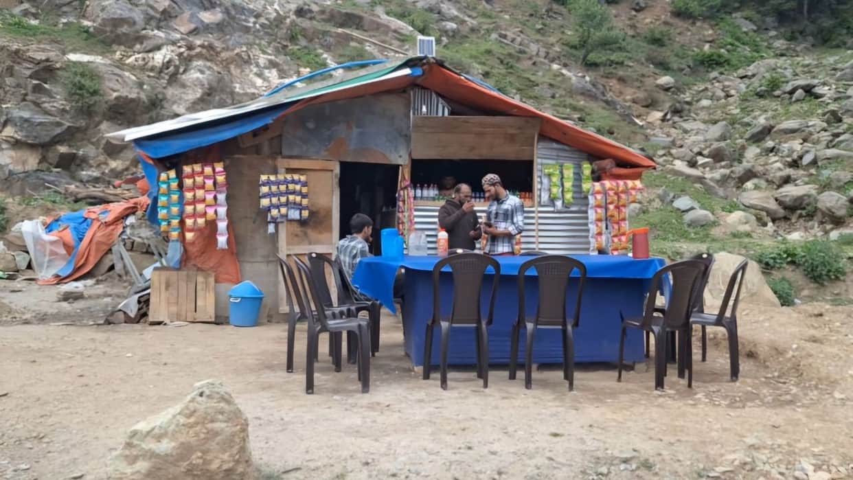 Dhaba operators and traders are facing hunger and financial crisis after Pahalgam attack and closure of Gurez
