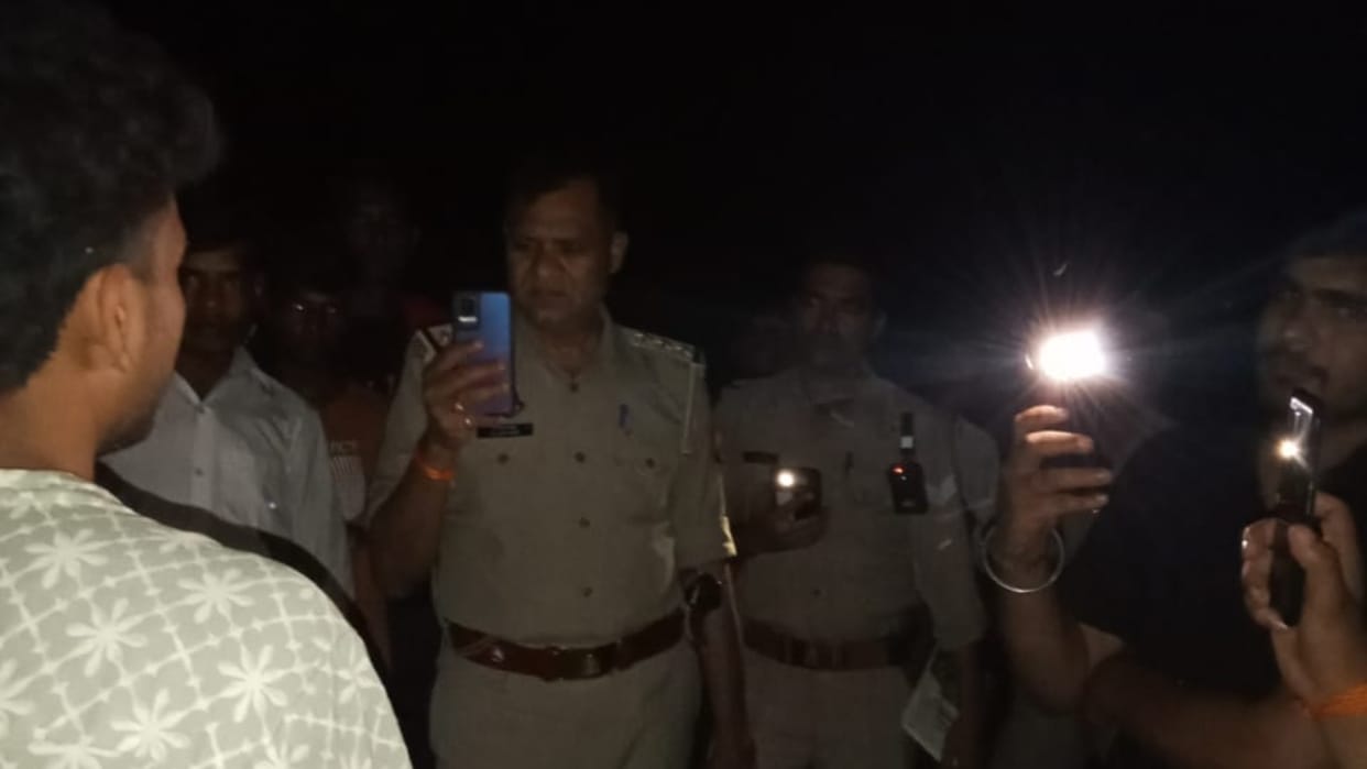 Two MBBS students drowned in the river villagers saved one in Bareilly